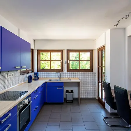 Appartamento Mit 123qm Fuer 8 Personen Mit Sehr Grossem Garten, Einfache Innen-ausstattung