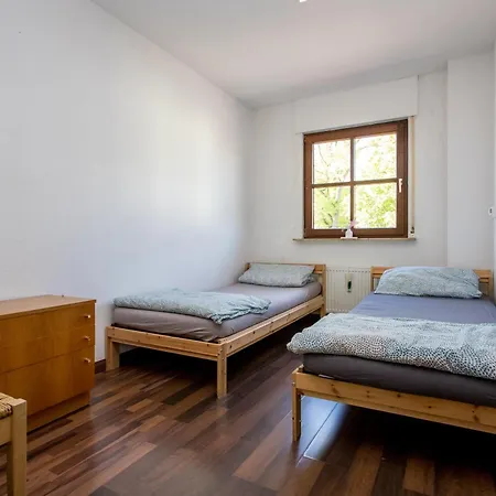 Mit 123qm Fuer 8 Personen Mit Sehr Grossem Garten, Einfache Innen-ausstattung * Lipsia